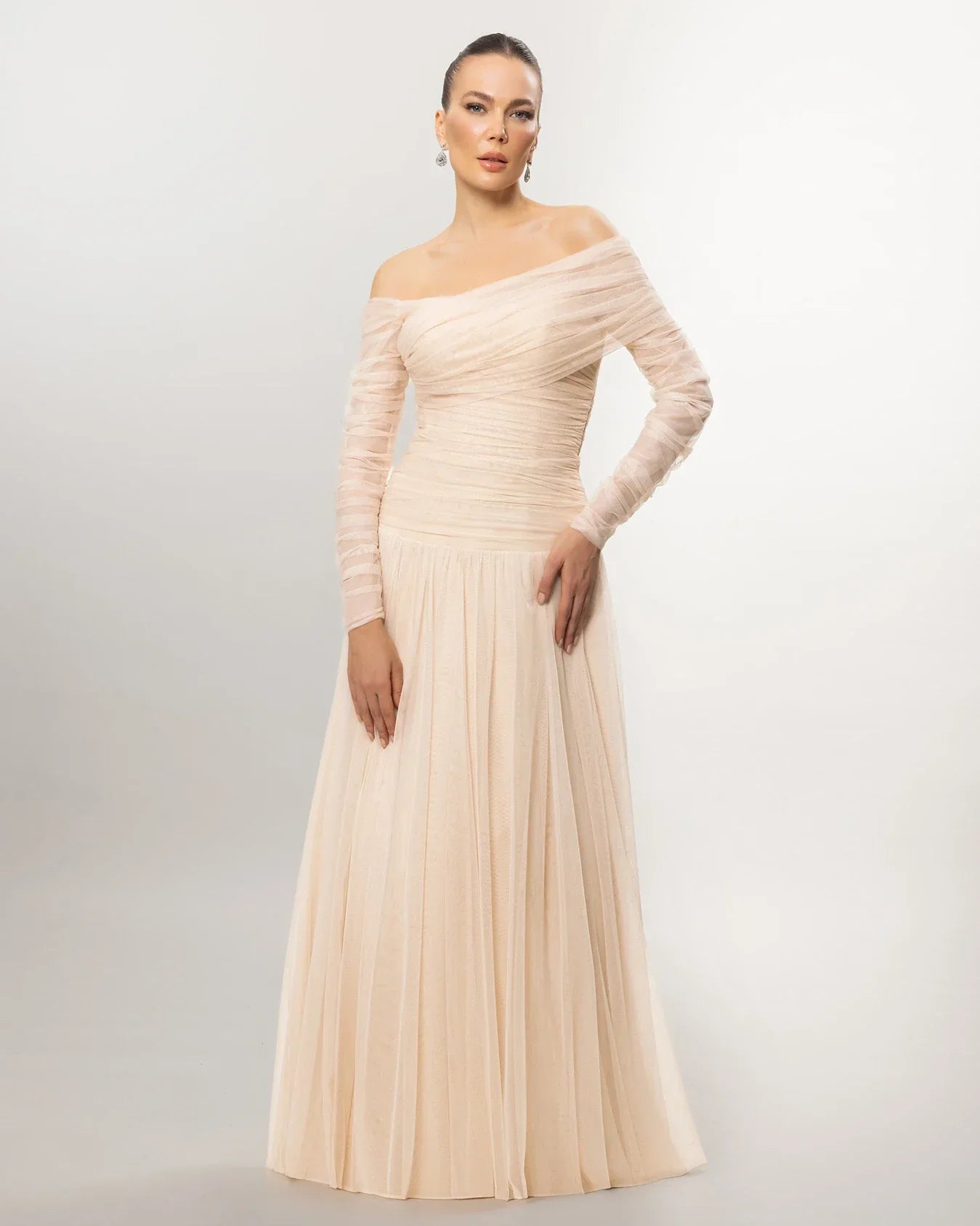 A26111-Düşük Omuz Uzun Kollu Drape Detaylı Abiye - Kenzel