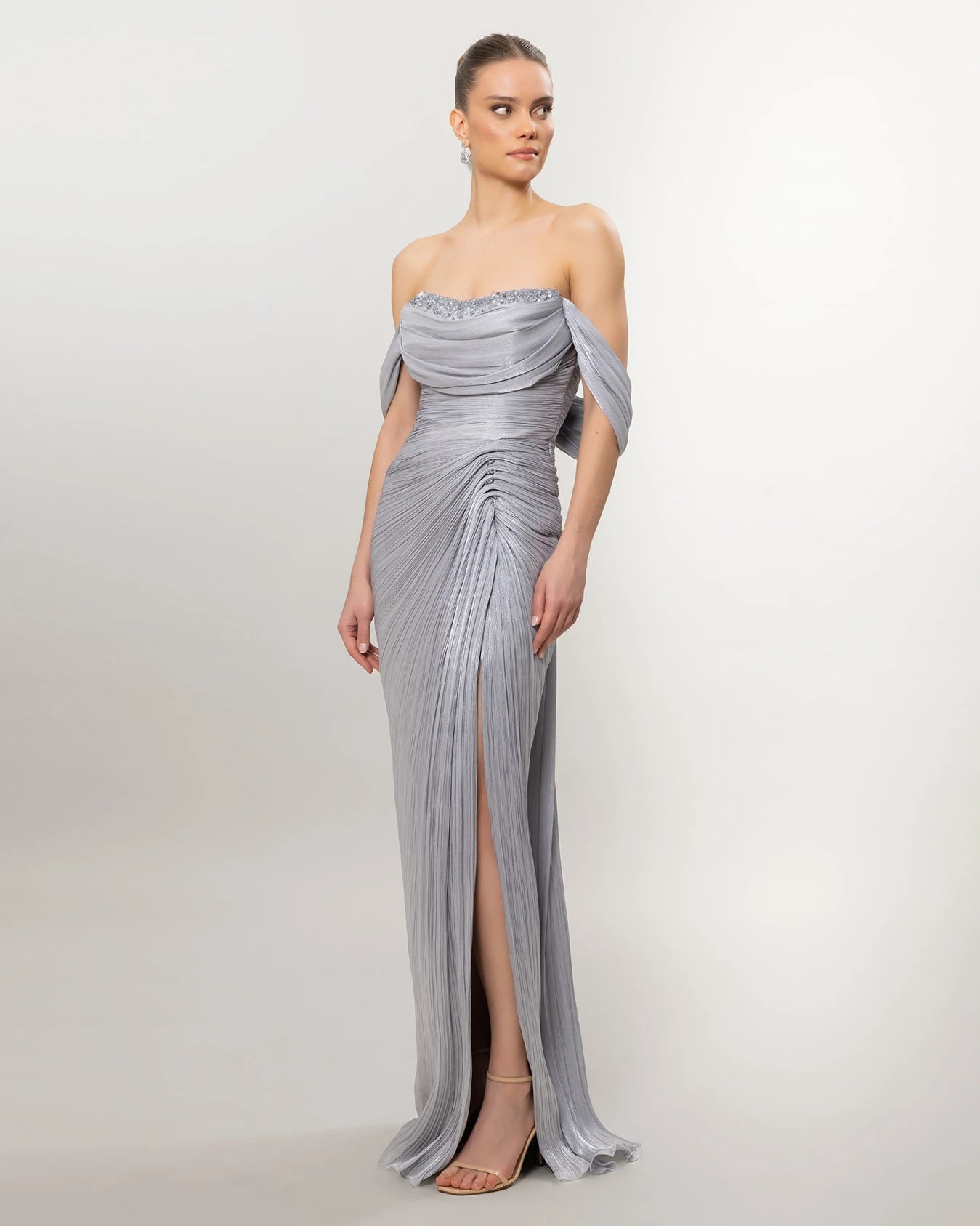 A26120-Zarif Drapeli Düşük Omuz Yırtmaçlı Uzun Elbise