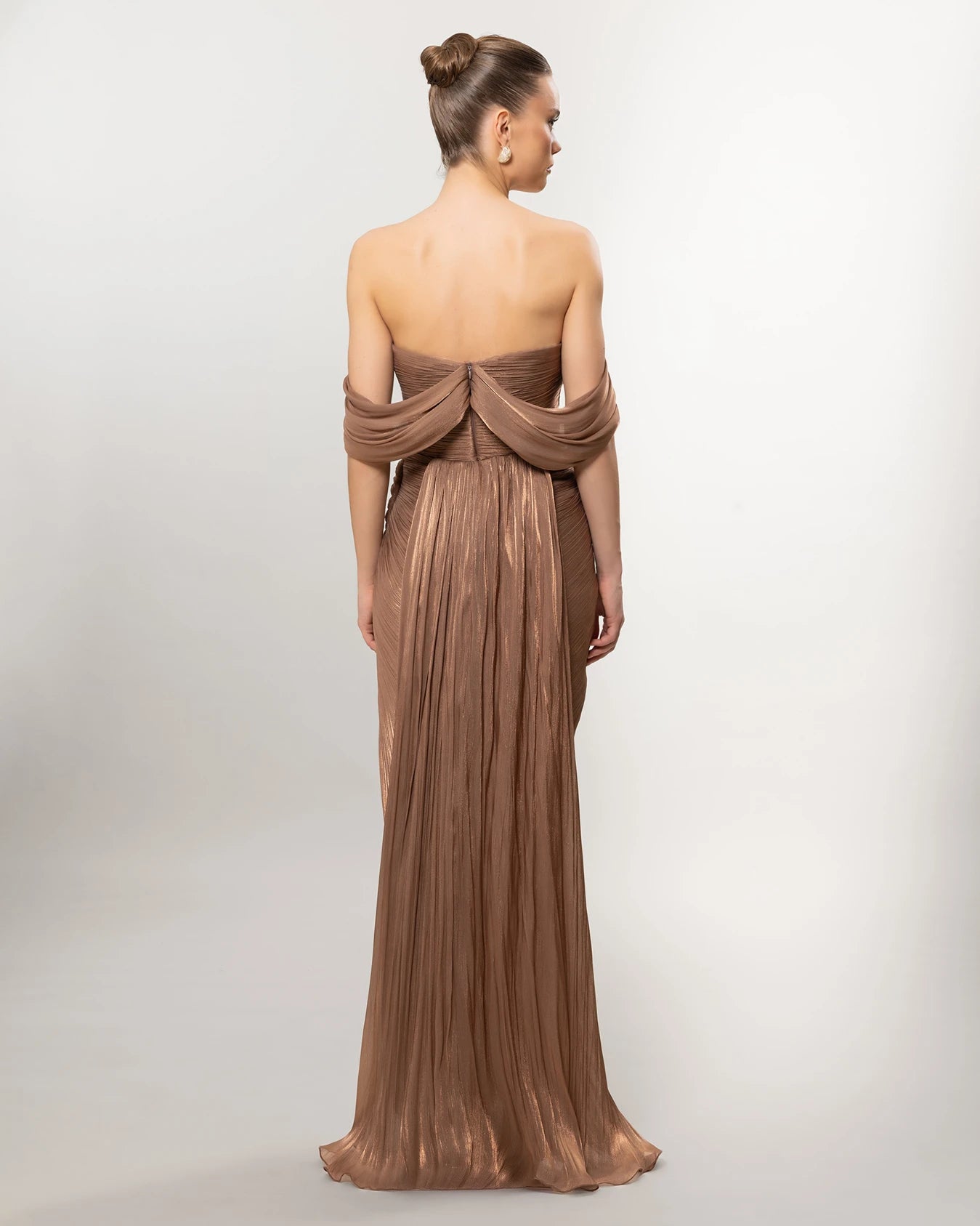 A26120-Zarif Drapeli Düşük Omuz Yırtmaçlı Uzun Elbise