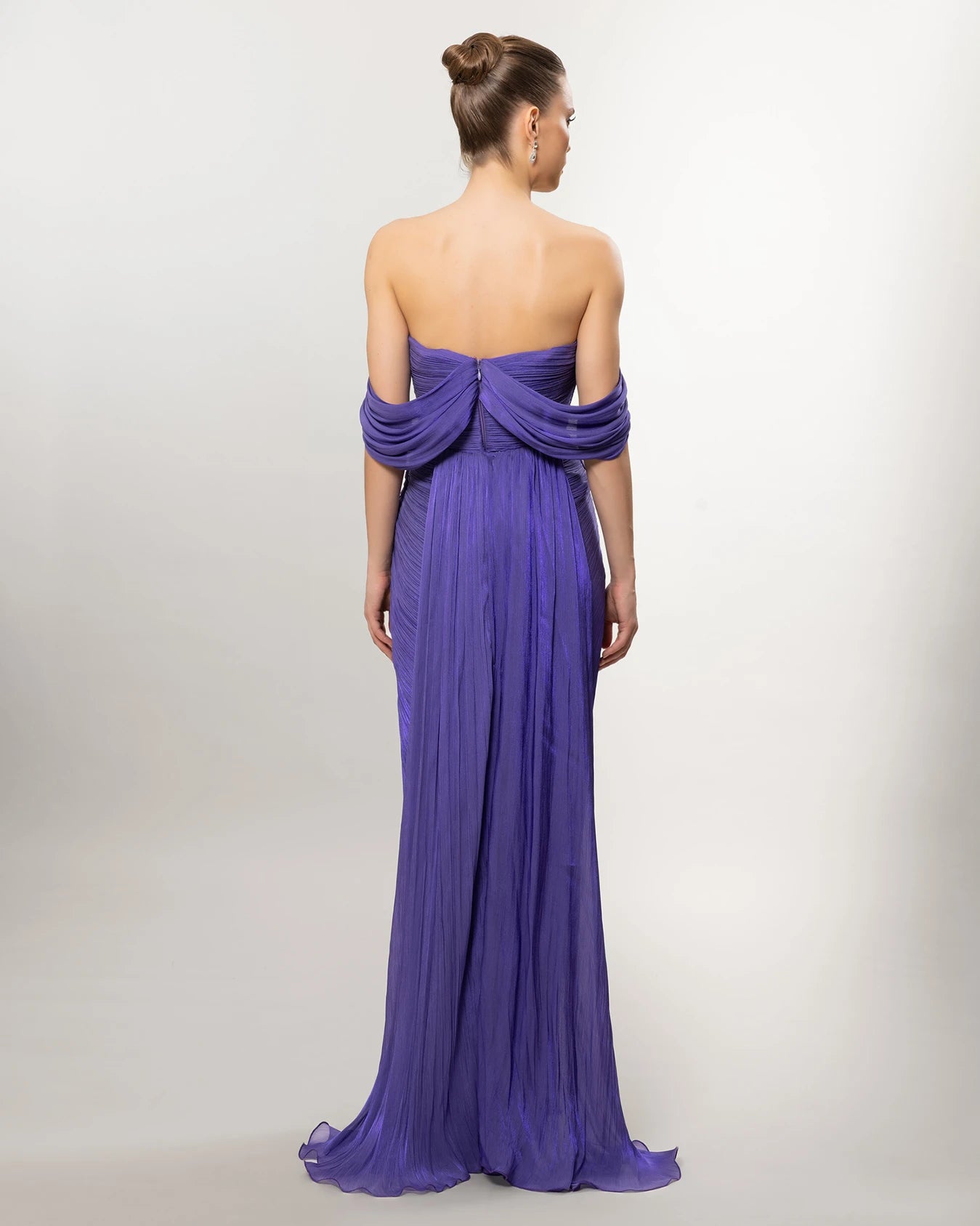 A26120-Zarif Drapeli Düşük Omuz Yırtmaçlı Uzun Elbise