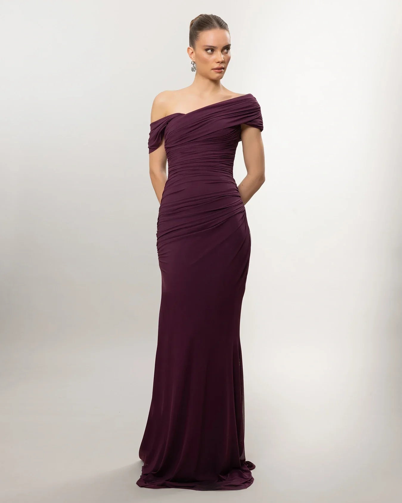 A26129-Asimetrik Yaka Drapeli Uzun Abiye Elbise - Kenzel