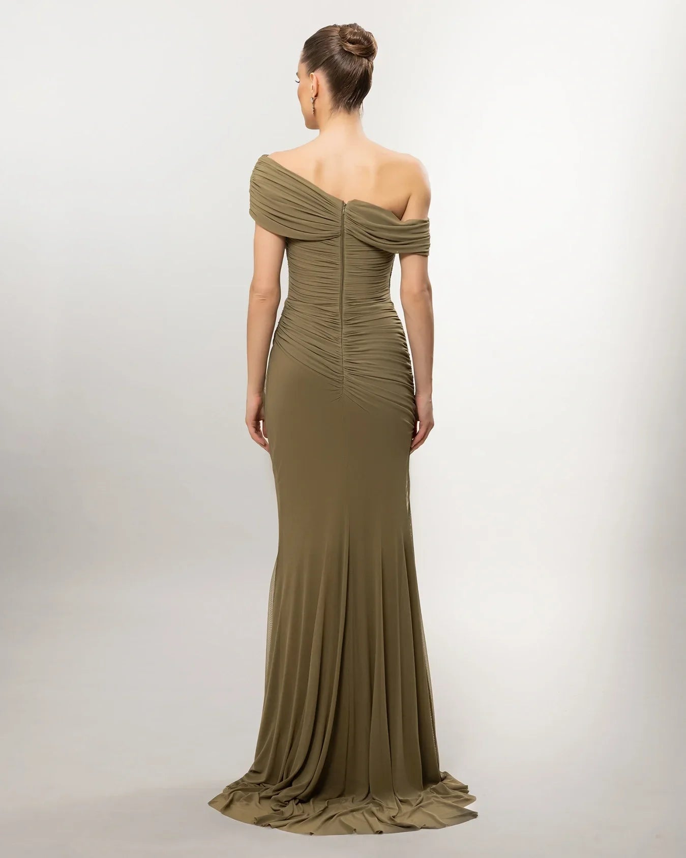 A26129-Asimetrik Yaka Drapeli Uzun Abiye Elbise - Kenzel