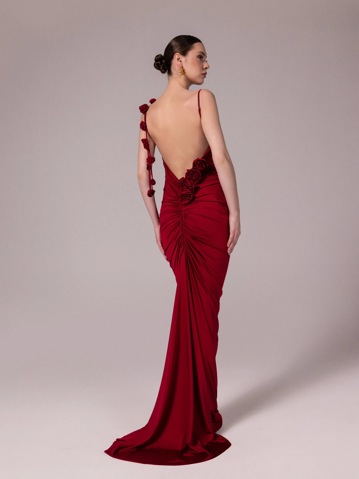 25115-Tek Omuz Çiçek Detaylı Sırt Dekolteli Abiye Elbise