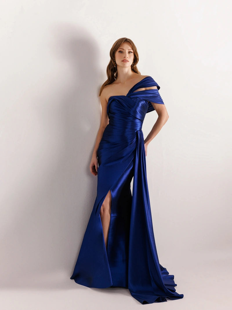 YAN KUYRUKLU, YIRTMAÇLI BALIK ELBİSE Saks Ön