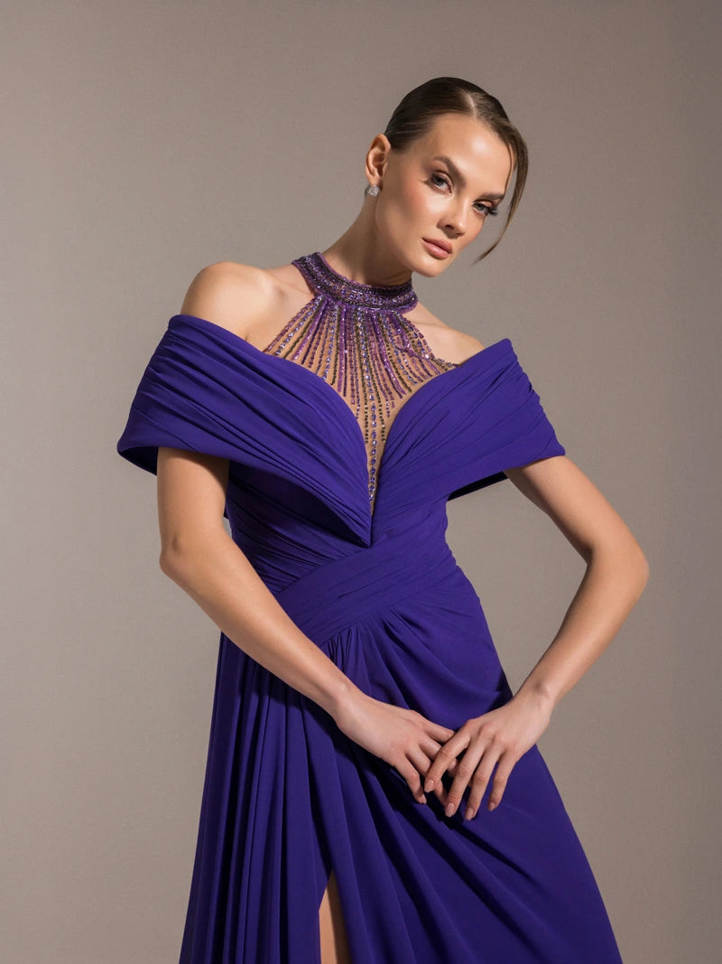 25031-Hakim Yaka Dekolte Detaylı Drapeli Yırtmaçlı Elbise