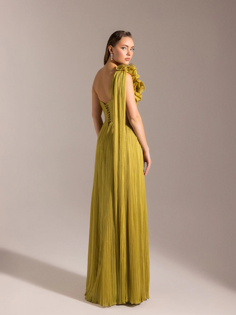 25039-Straplez Tek Omuz Detaylı Piliseli Kloş Abiye Elbise