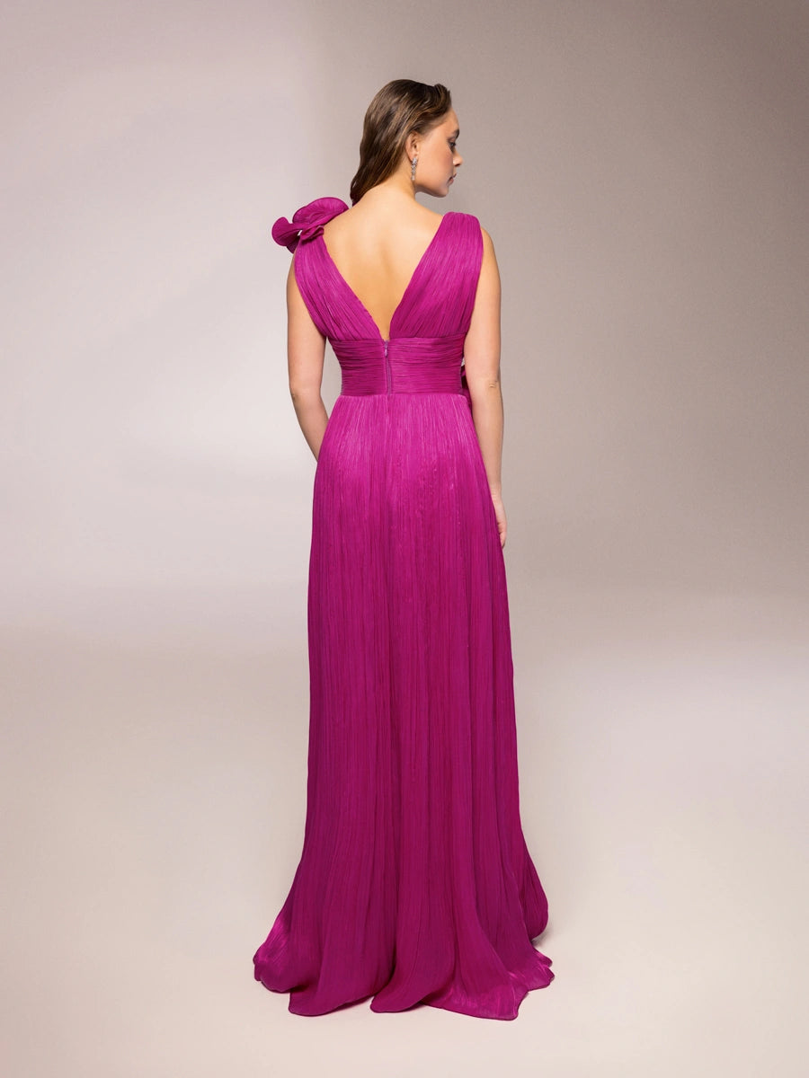 25040-V Yaka Aksesuarlı Pliseli Kloş Abiye Elbise