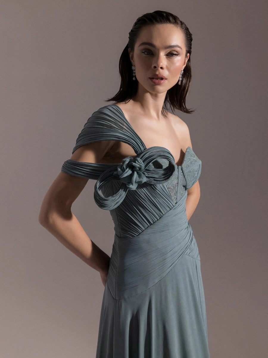 25043-Straplez Fransız Danteli Pliseli Kloş Elbise