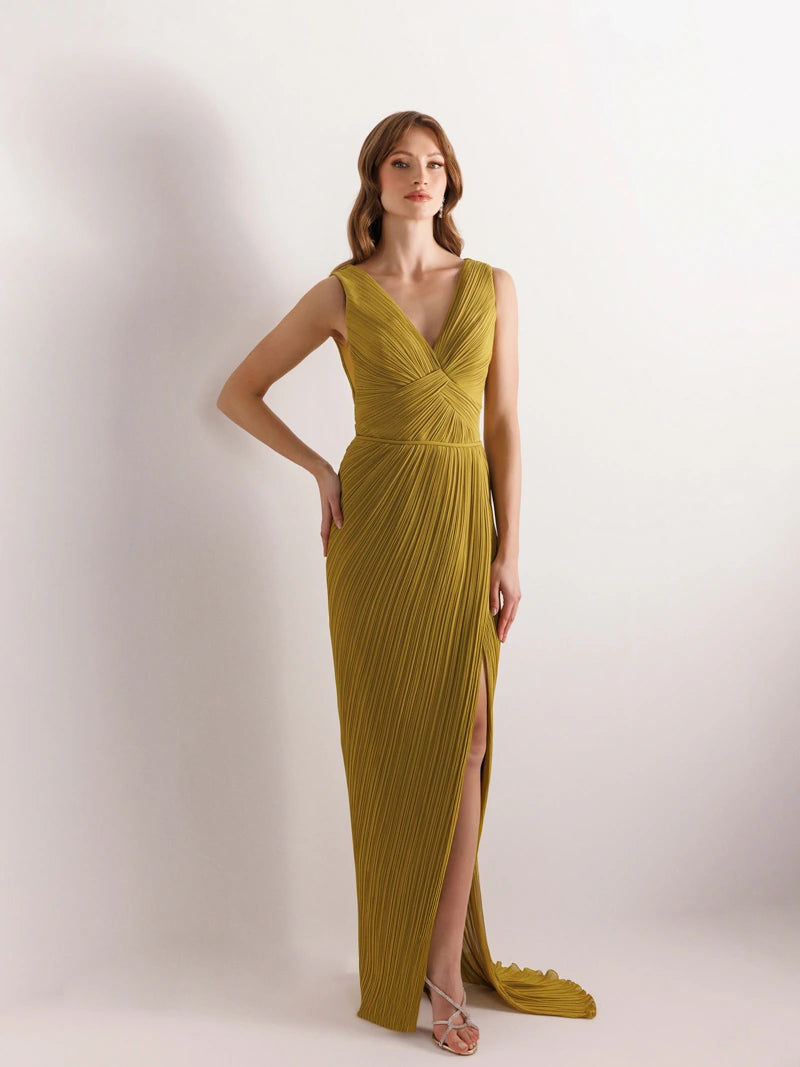 25048-V Yaka Yırtmaçlı Kuyruklu Abiye Elbise