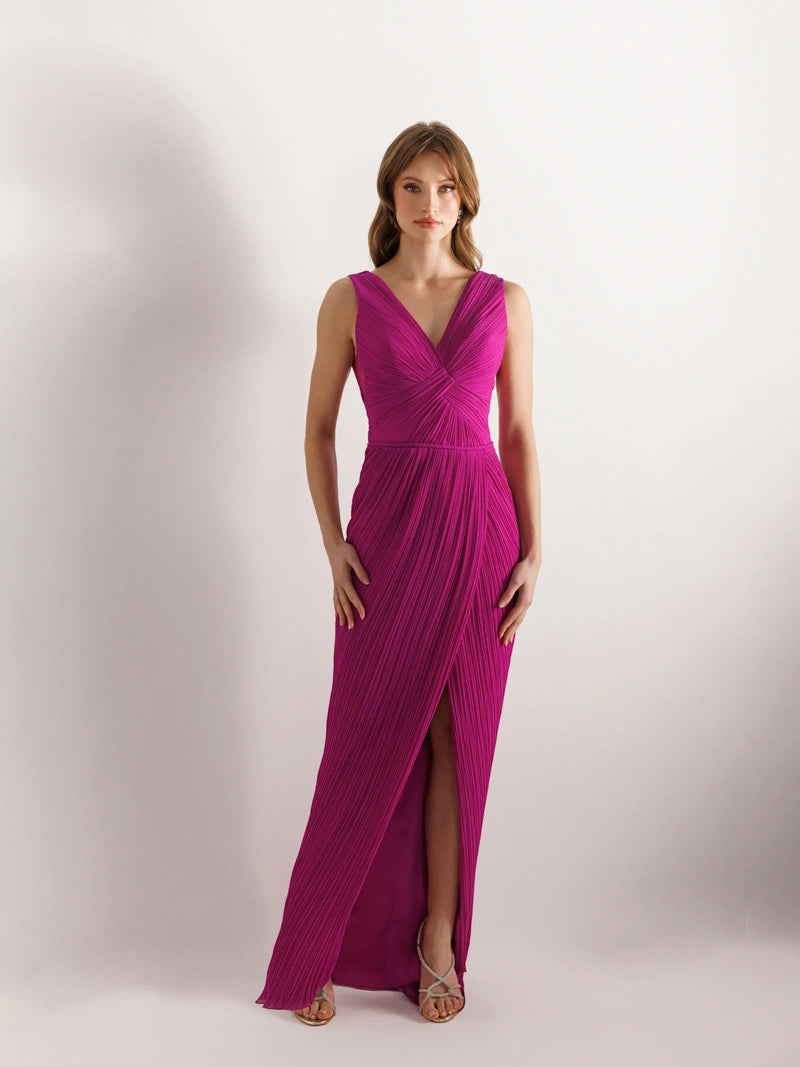 25048-V Yaka Yırtmaçlı Kuyruklu Abiye Elbise