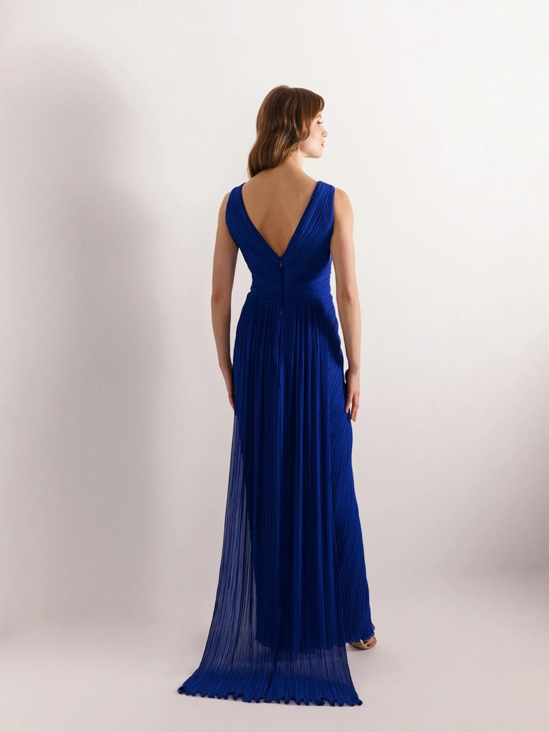 25048-V Yaka Yırtmaçlı Kuyruklu Abiye Elbise