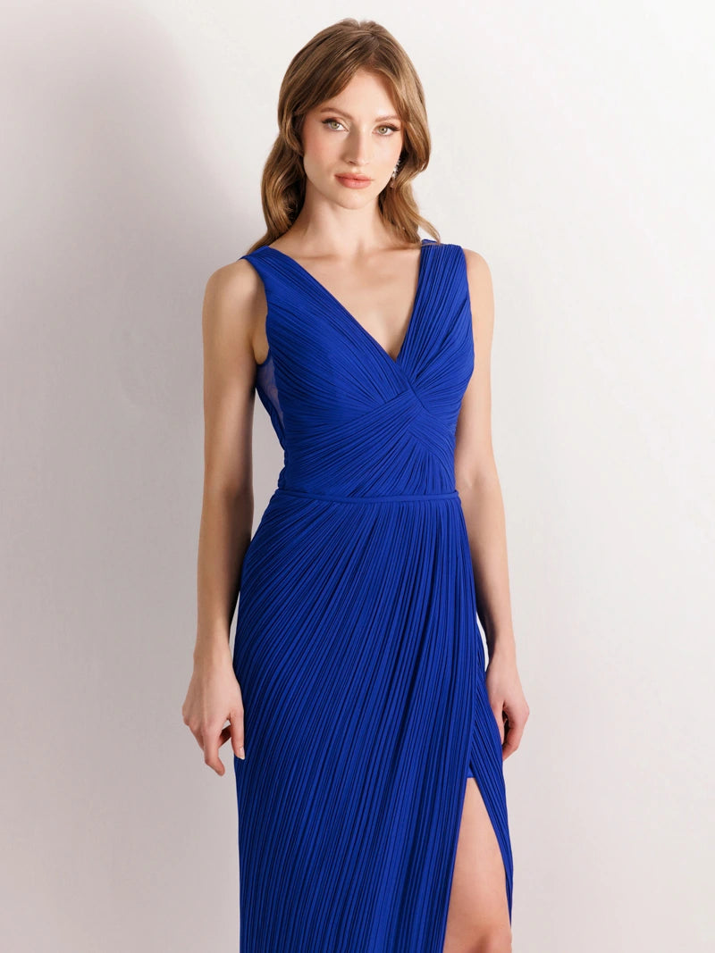 25048-V Yaka Yırtmaçlı Kuyruklu Abiye Elbise