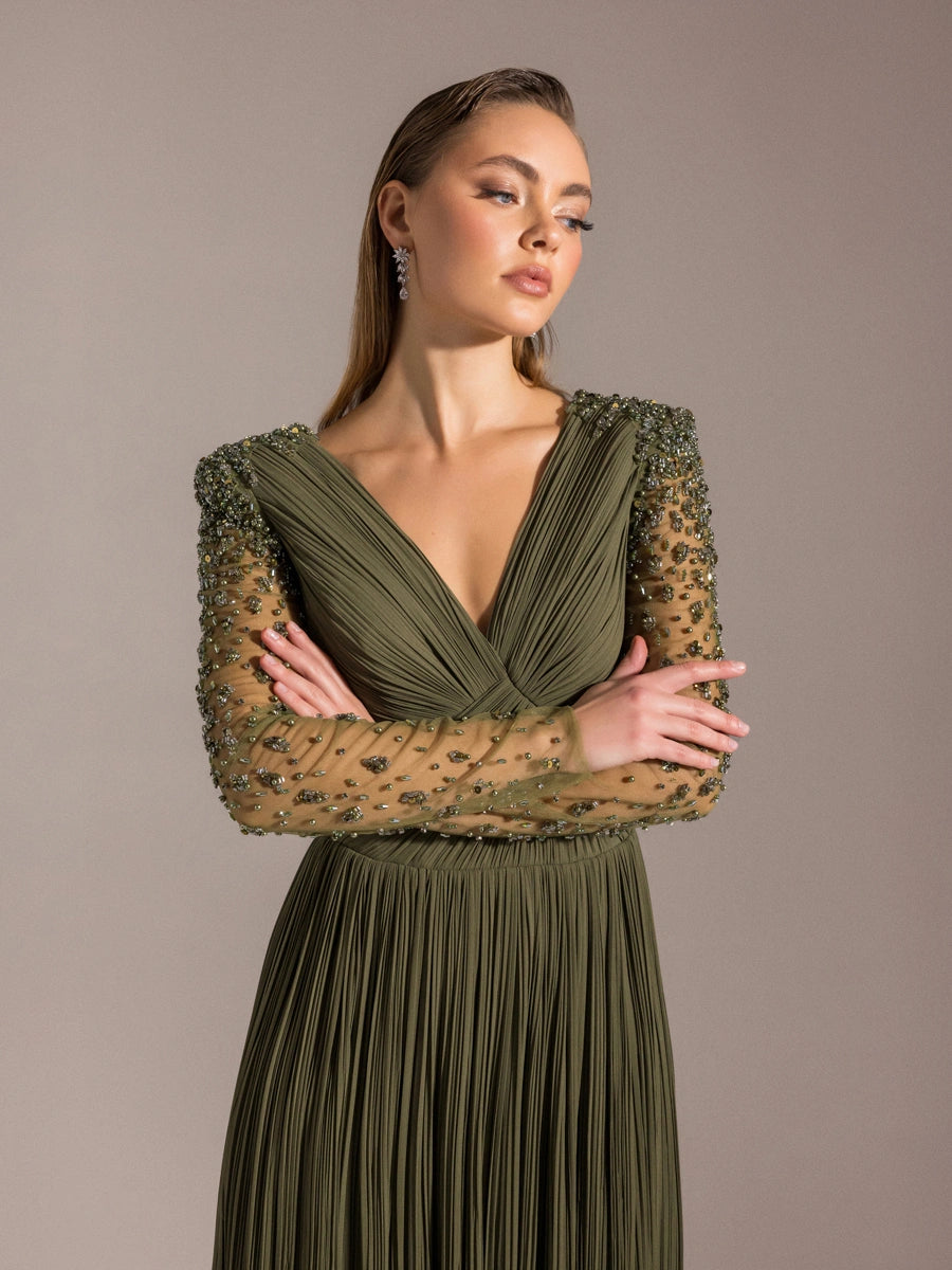 25057-Kolları İşlemeli Sırt Detaylı Yırtmaçlı Kloş Abiye Elbise