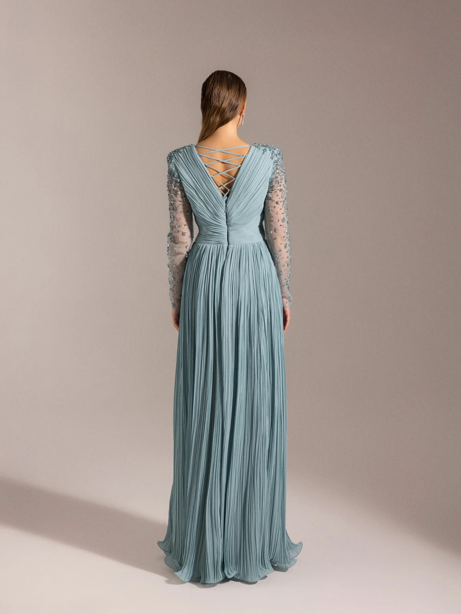 25057-Kolları İşlemeli Sırt Detaylı Yırtmaçlı Kloş Abiye Elbise