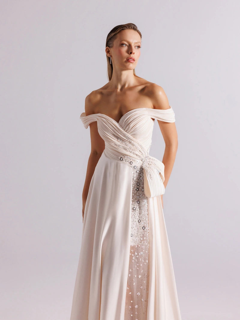 25060-İç Eteği Transparan Detaylı İşlemeli Kloş Abiye Elbise