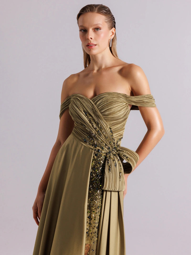 25060-İç Eteği Transparan Detaylı İşlemeli Kloş Abiye Elbise