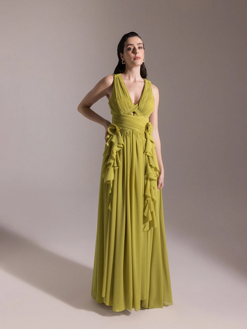 25062-V Yaka Piliseli Yırtmaçlı Abiye Elbise