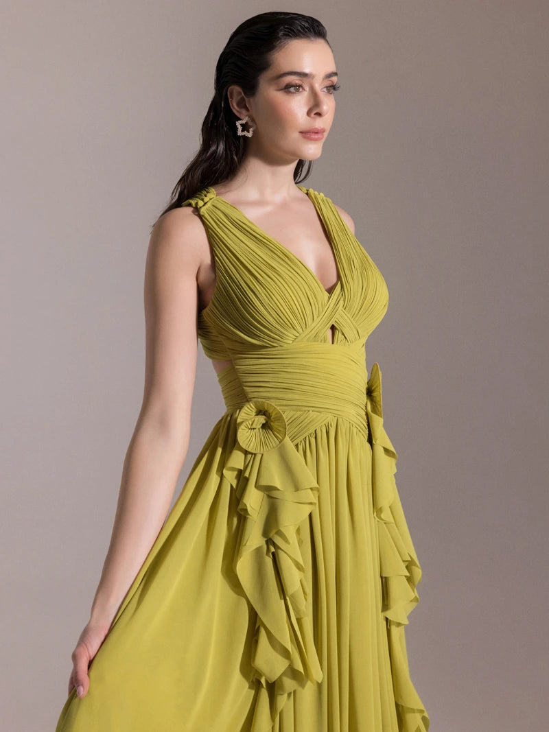 25062-V Yaka Piliseli Yırtmaçlı Abiye Elbise