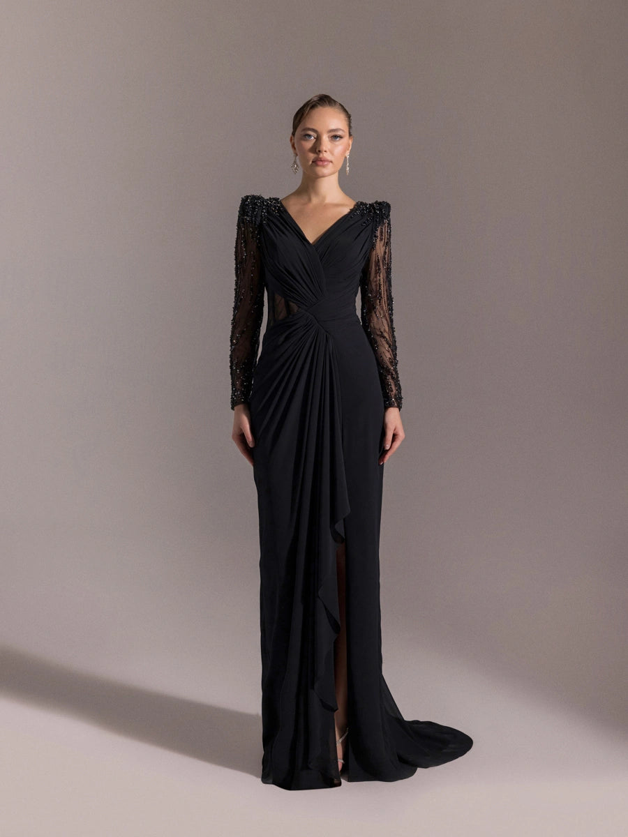 25066-V Yaka Omuzları İşlemeli Uzun Abiye Elbise