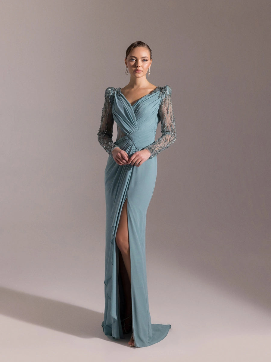 25066-V Yaka Omuzları İşlemeli Uzun Abiye Elbise