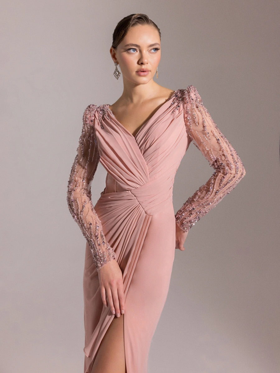 25066-V Yaka Omuzları İşlemeli Uzun Abiye Elbise