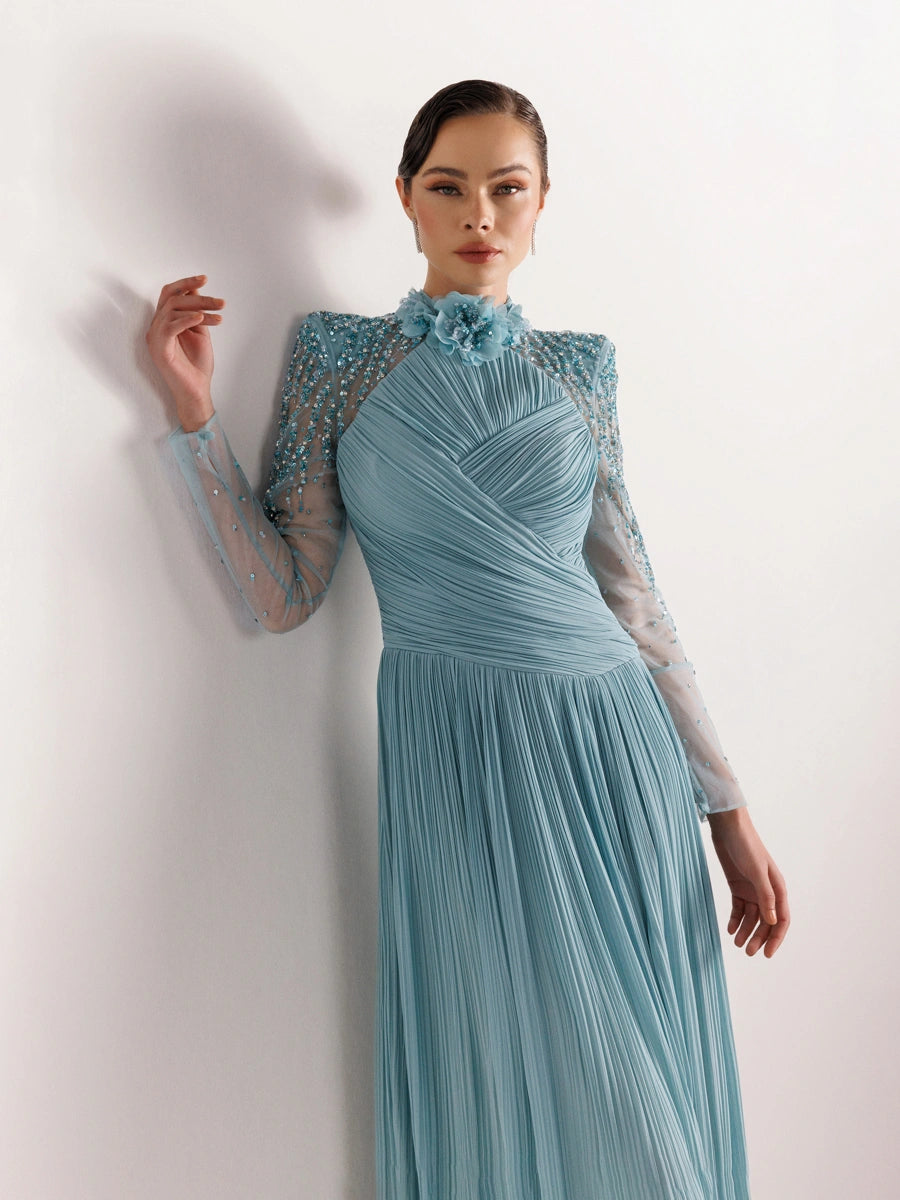 25076-Hakim Yaka İşleme ve Çiçek Detaylı Pliseli Abiye Elbise