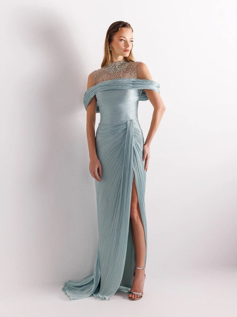 İşlemeli, Pliseli ve Kuyruklu Elbise Su yeşili rengi