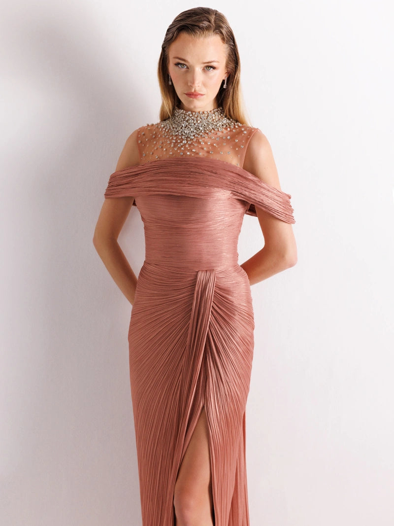 25077-İşlemeli Pliseli Kuyruklu Elbise