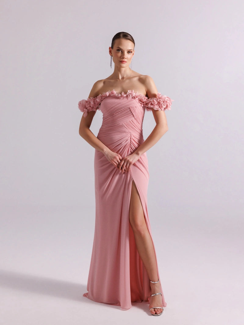 Pudra rengi Straplez, Kolları Çiçekli, Yırtmaçlı Elbise