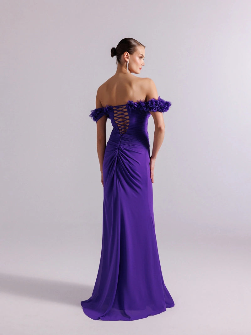 25080-Yakası Çiçek Süslemeli ve Pilise Detaylı Şifon Uzun Elbise