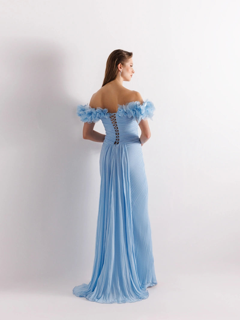 25081-Omuz Çiçek Detaylı Yırtmaçlı Elbise