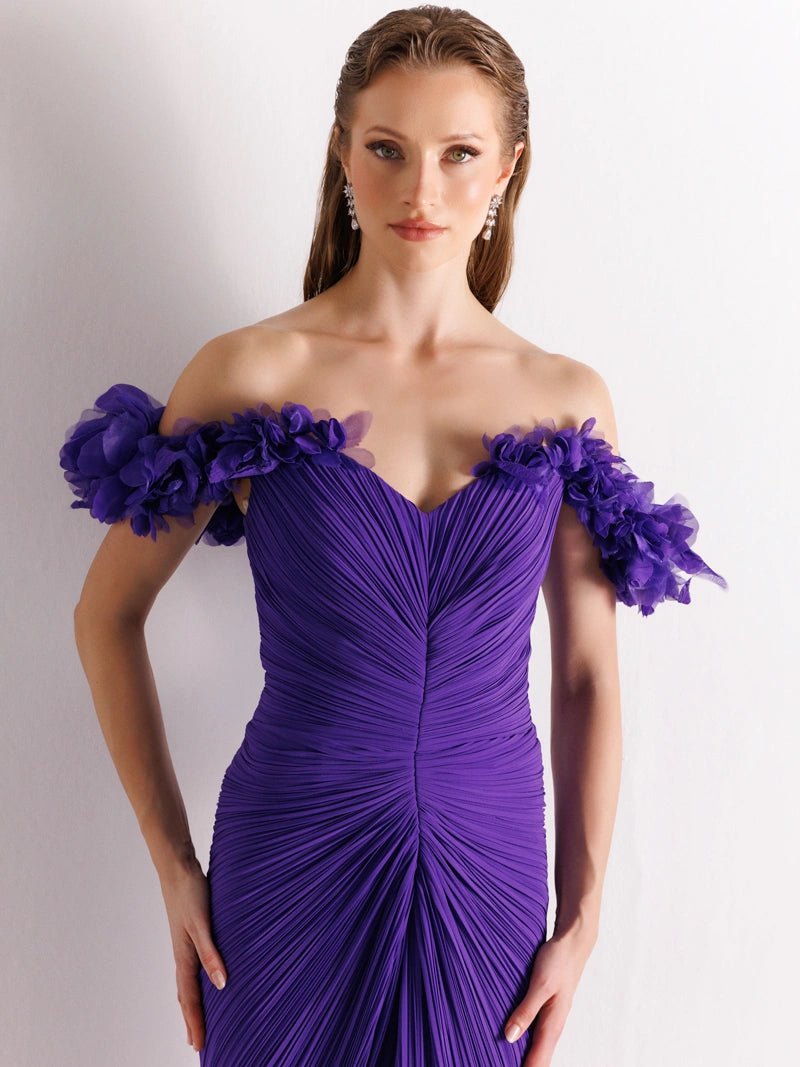 25081-Omuz Çiçek Detaylı Yırtmaçlı Elbise