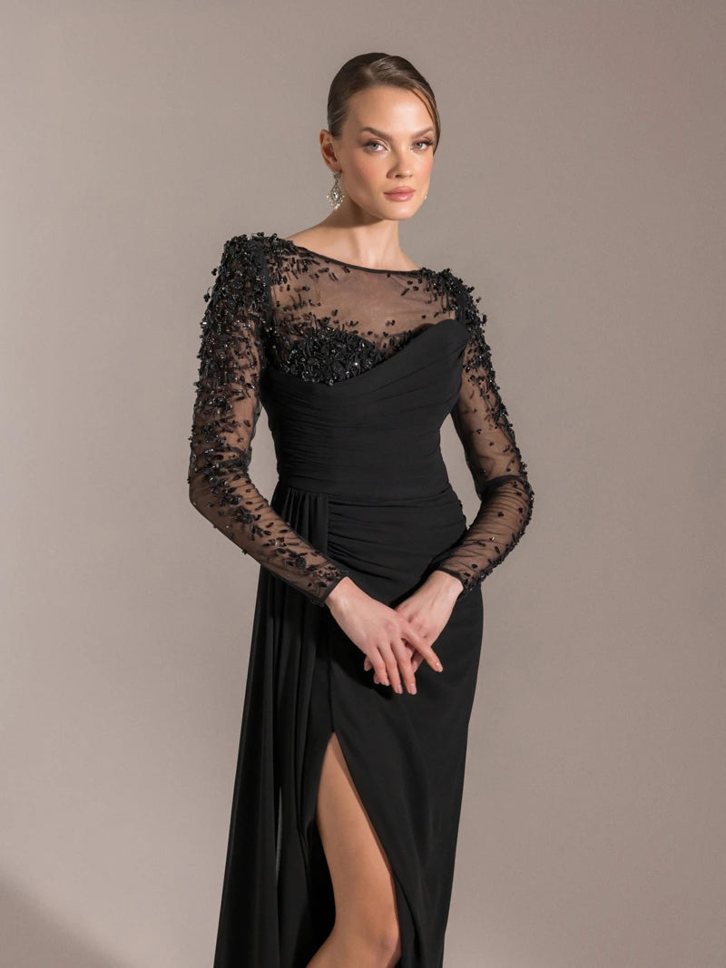 25082-Kolları İşlemeli Yanı Kuyruklu Abiye Elbise