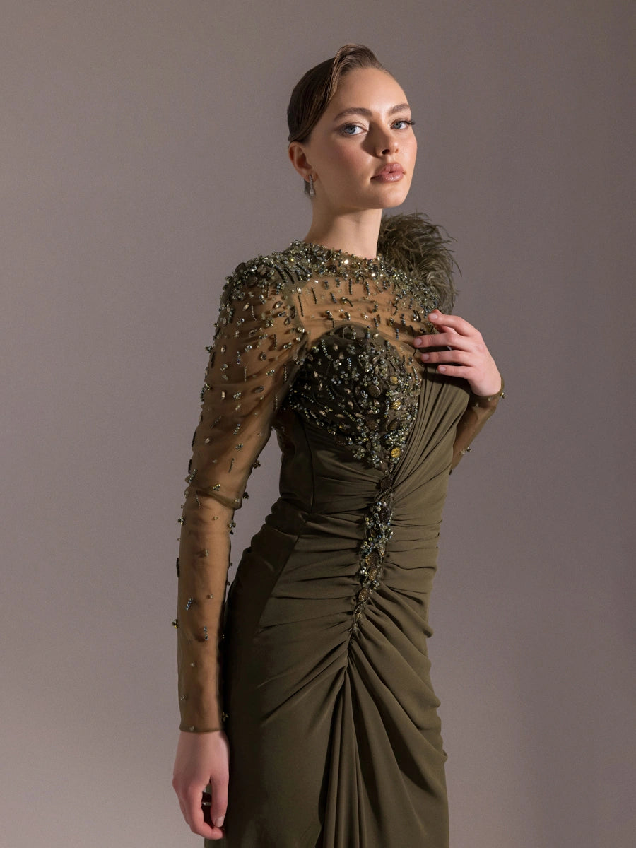 25083-Kolları İşlemeli kırmalı Asimetrik Otrişli Elbise