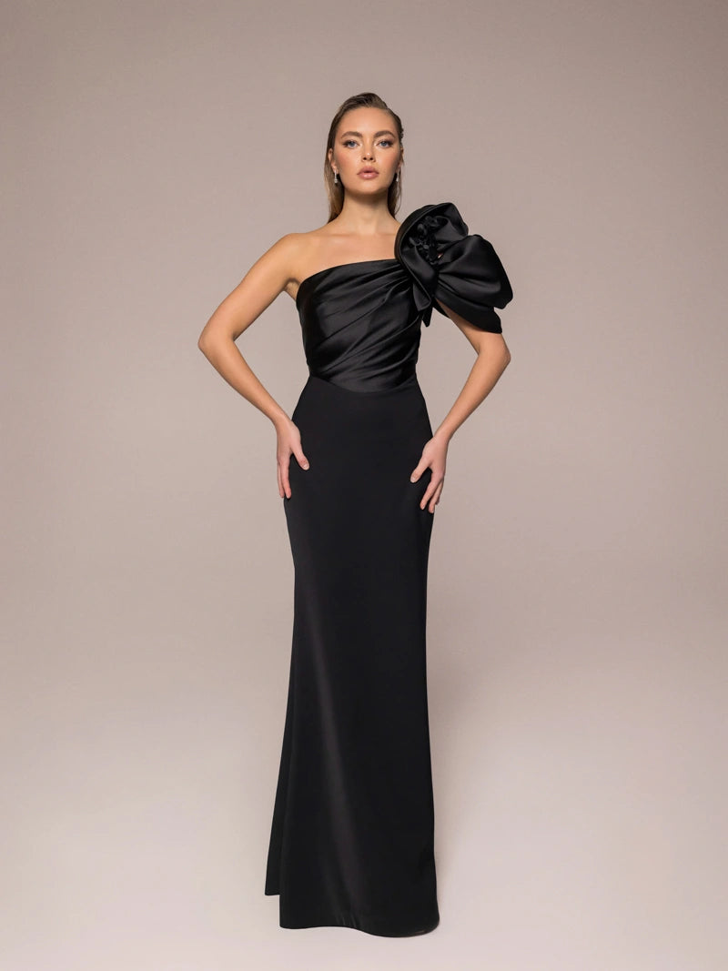 Omuz Çiçekli Balık Elbise Siyah Ön