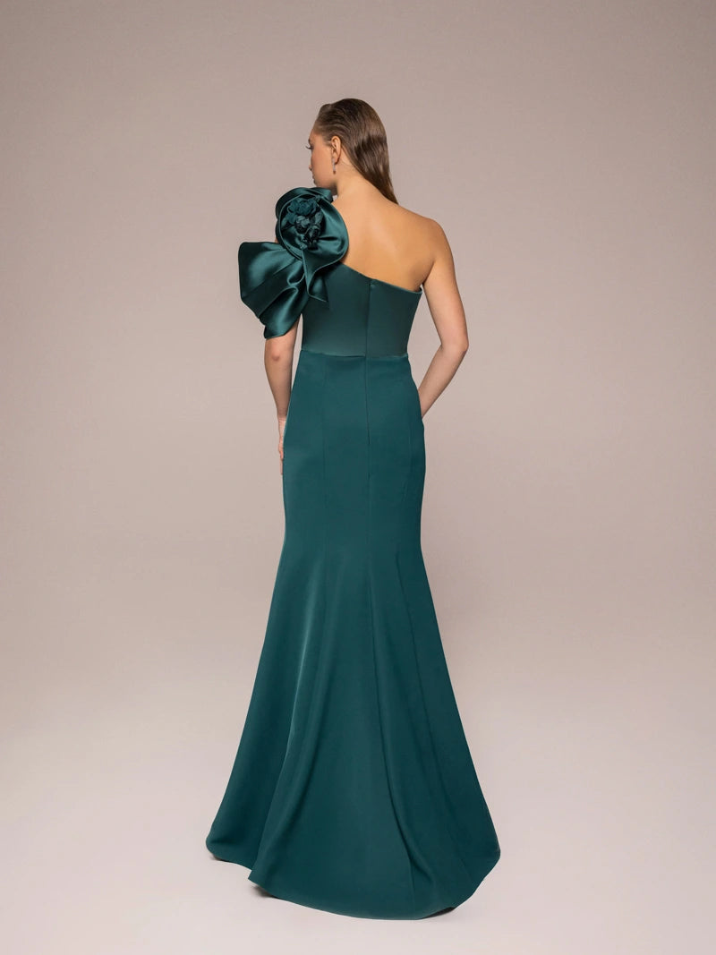 25089-Omuz Çiçekli Balık Elbise