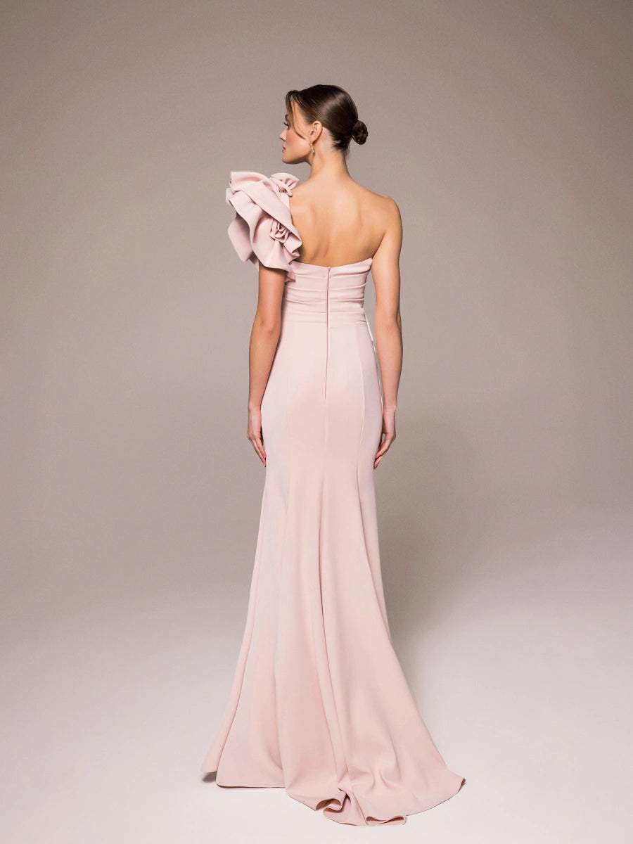 25120-Tek Omuzlu Gül Detaylı Drapeli Balık Abiye Elbise