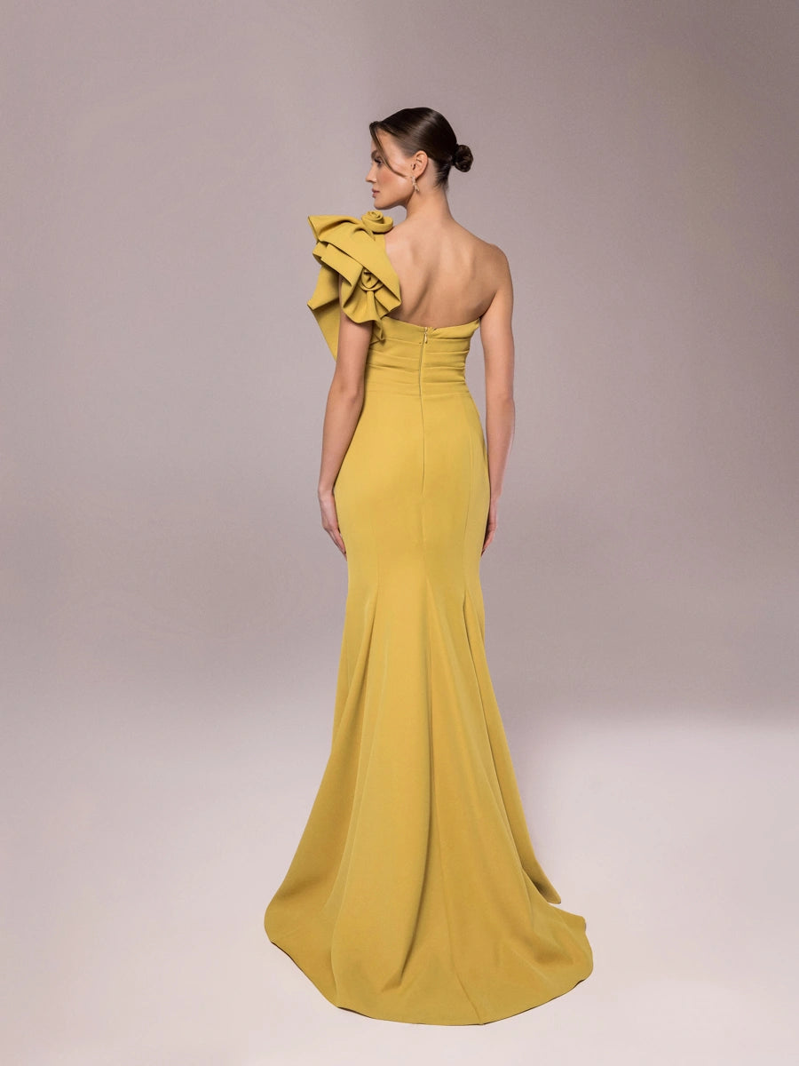 25120-Tek Omuzlu Gül Detaylı Drapeli Balık Abiye Elbise