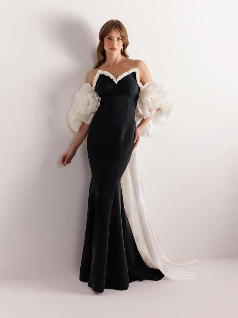 Yakası İşlemeli Straplez Balık Elbise Ekru rengi detaylı