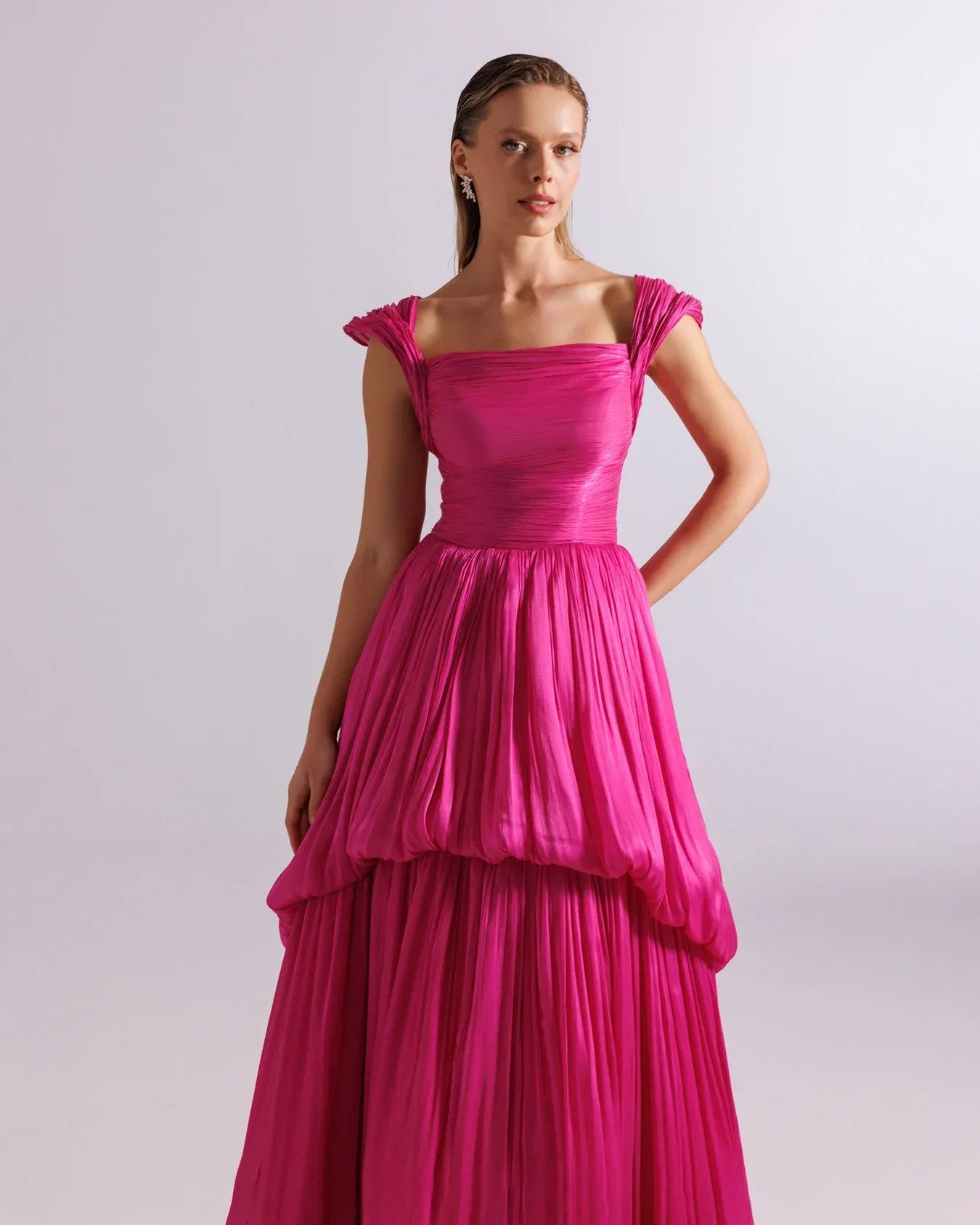 25128-Omuz Detaylı Drapeli Parlak Şifon Balon Elbise - Kenzel