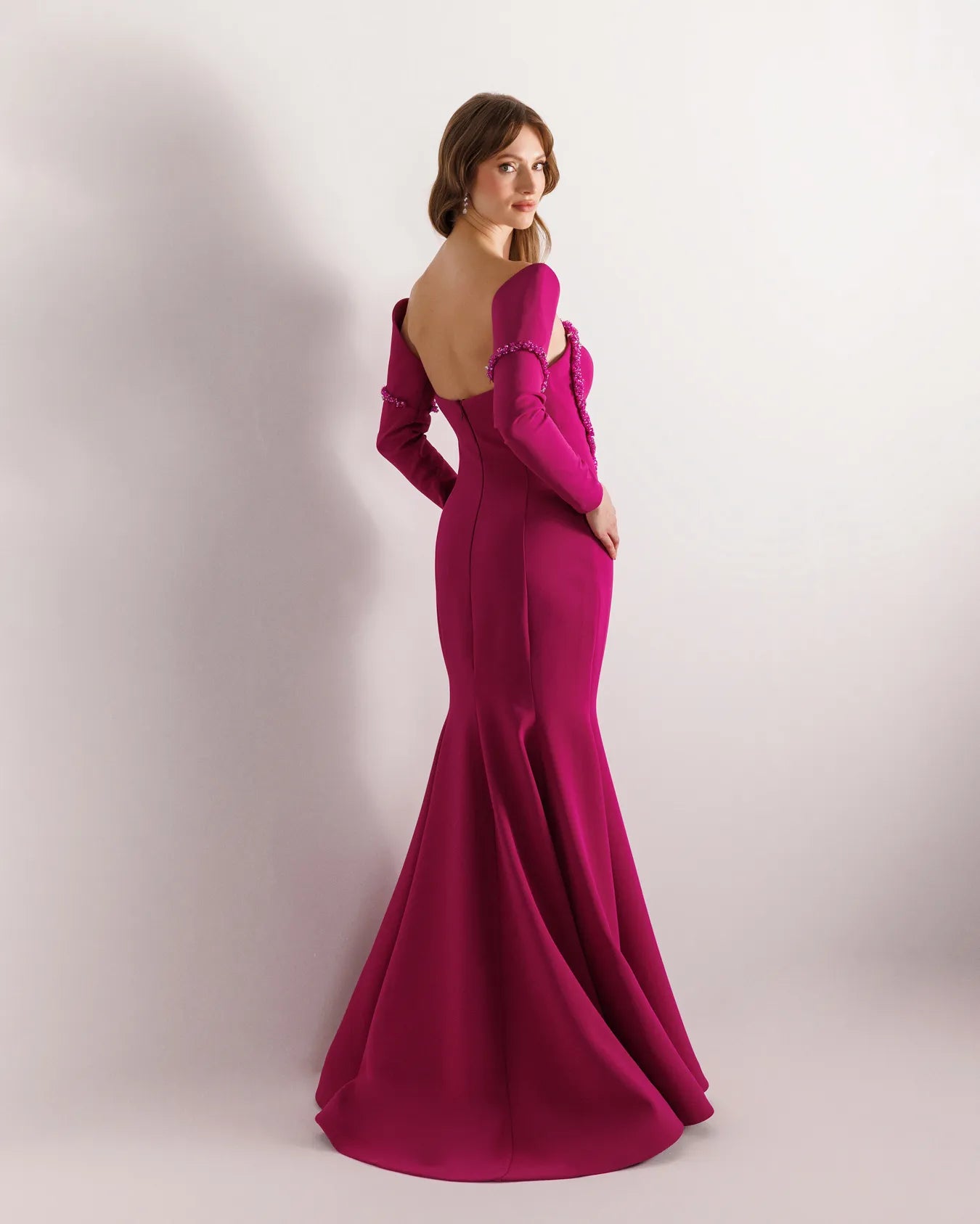 25138-Asimetrik Yaka İşlemeli Straplez Balık Abiye Elbise