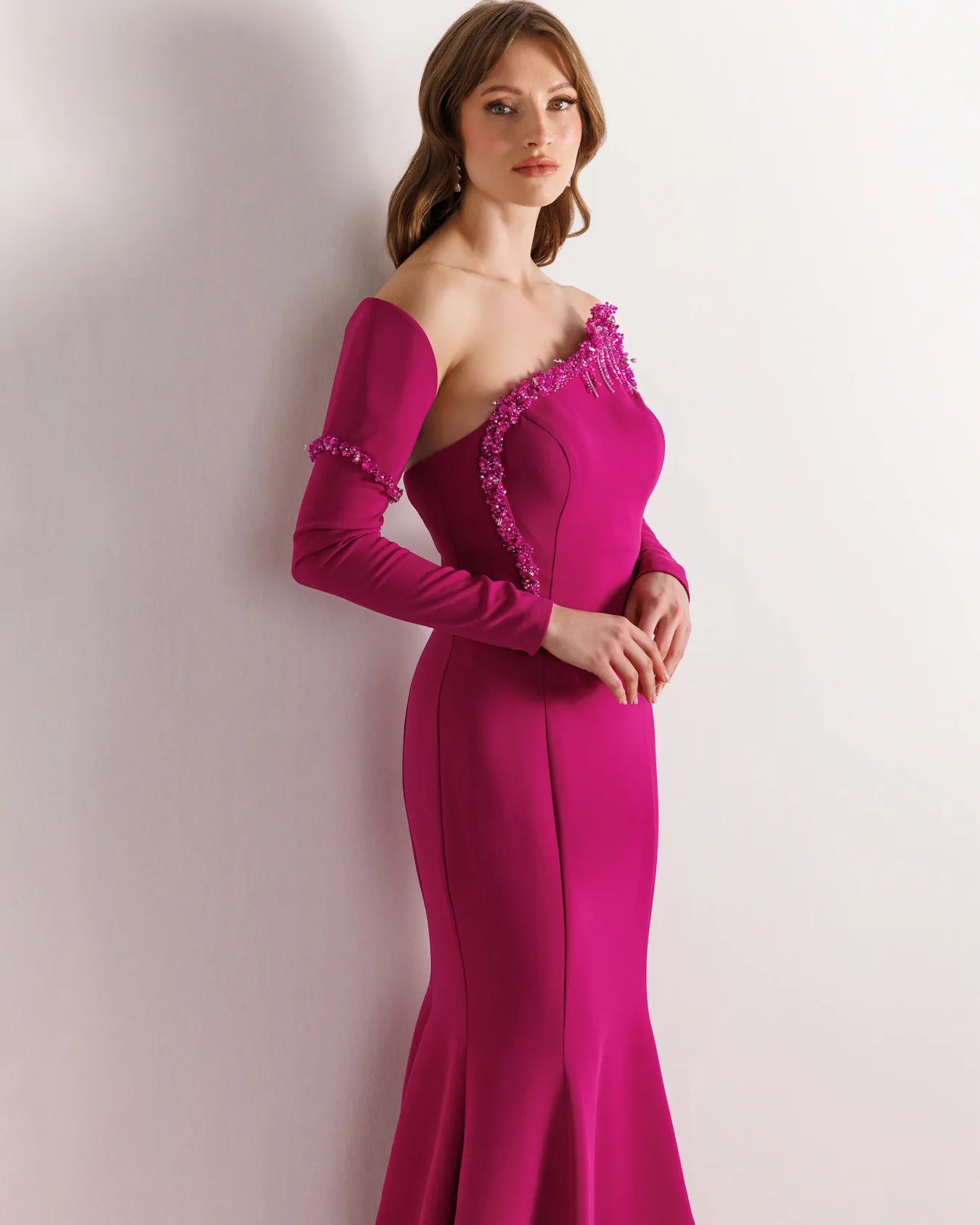 25138-Asimetrik Yaka İşlemeli Straplez Balık Abiye Elbise