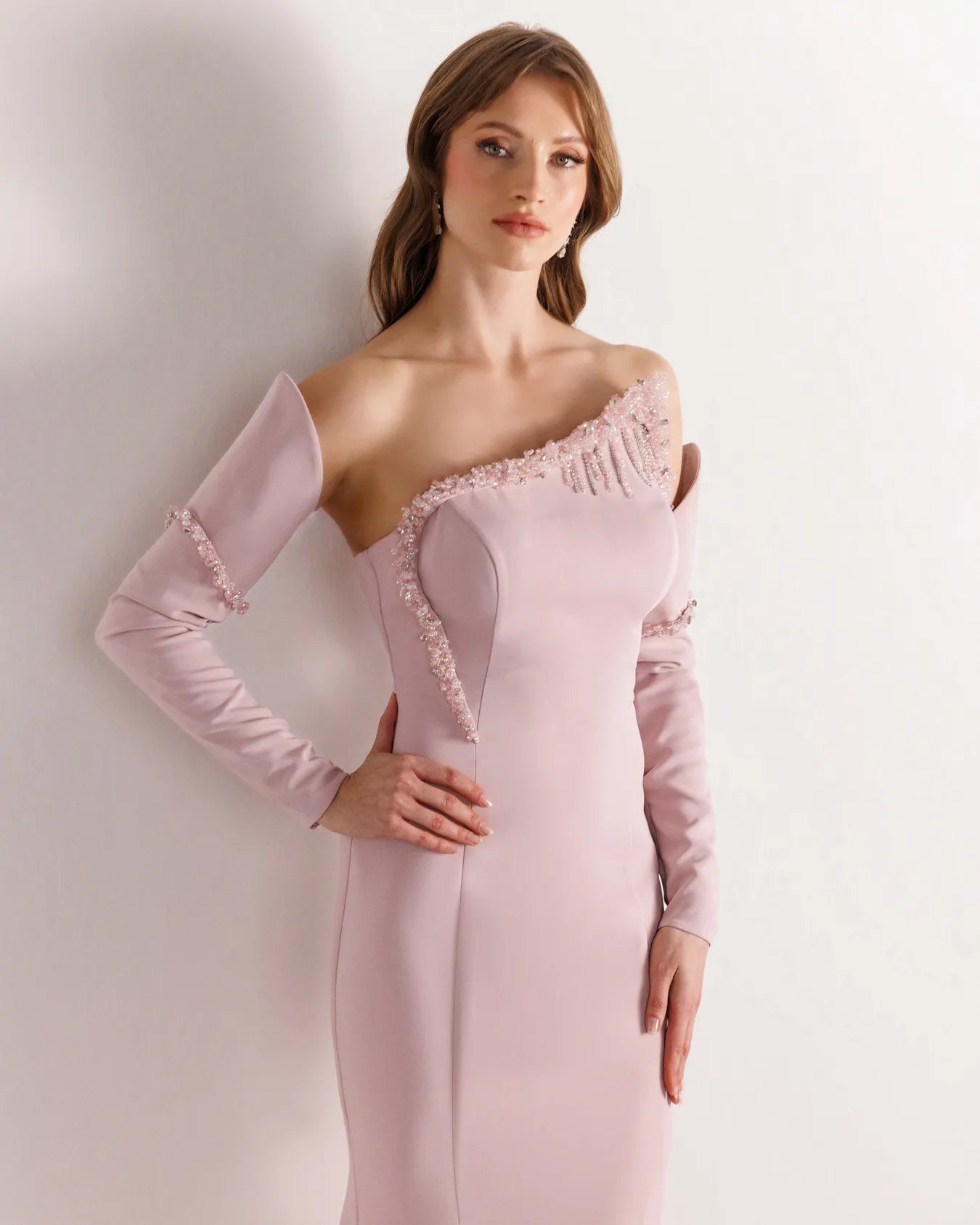 25138-Asimetrik Yaka İşlemeli Straplez Balık Abiye Elbise