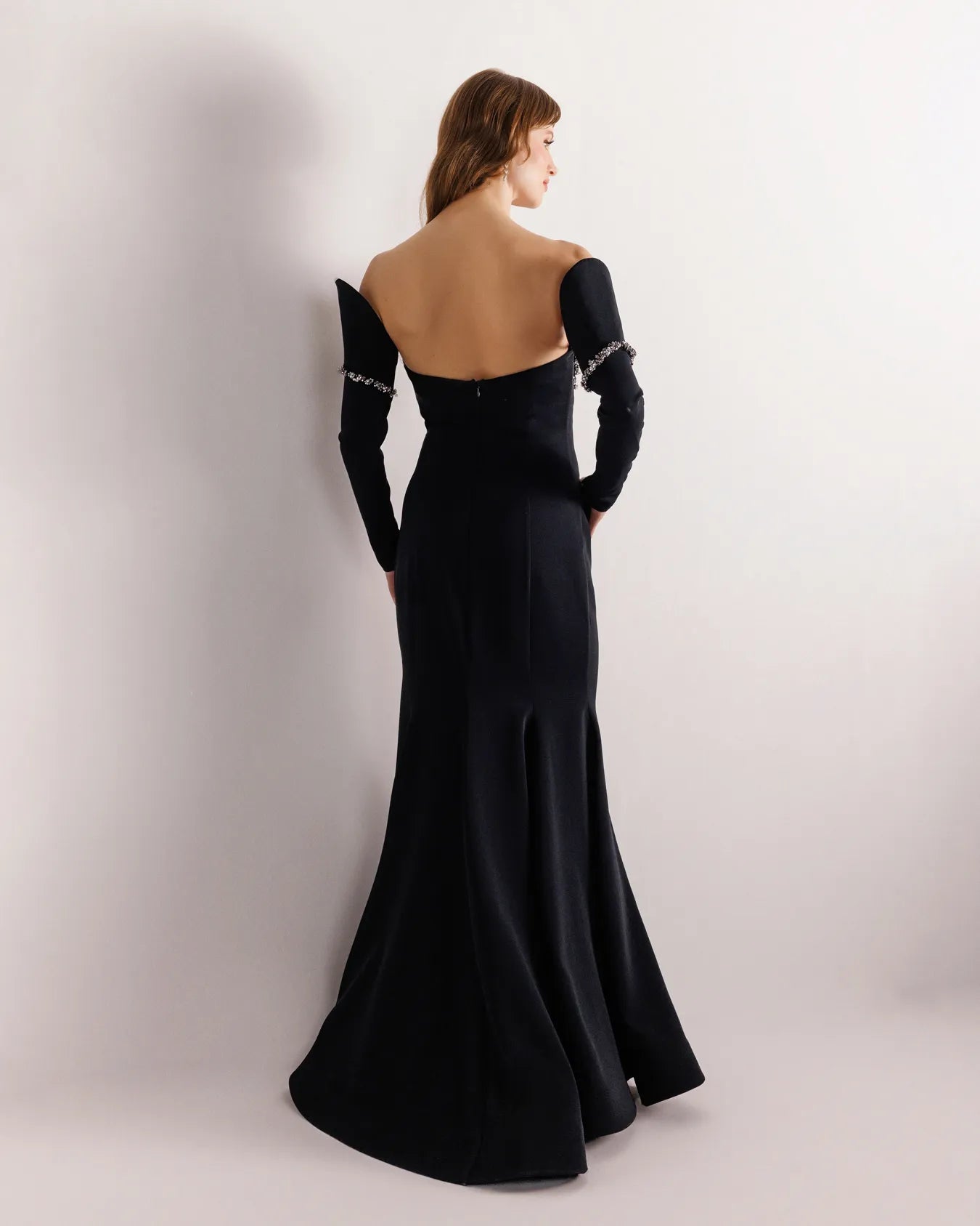 25138-Asimetrik Yaka İşlemeli Straplez Balık Abiye Elbise