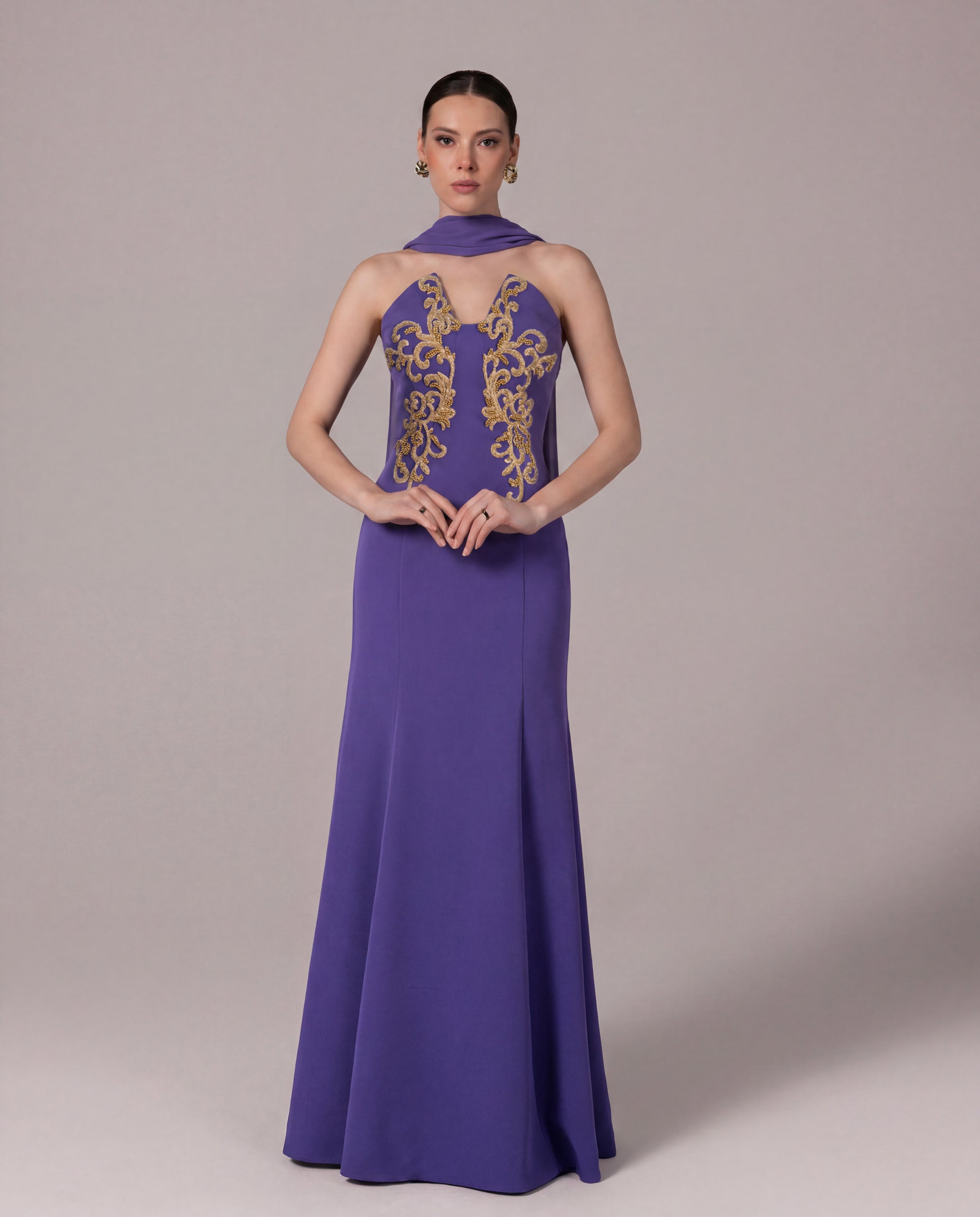 25143-Gold Nakış Detaylı Maxi Abiye