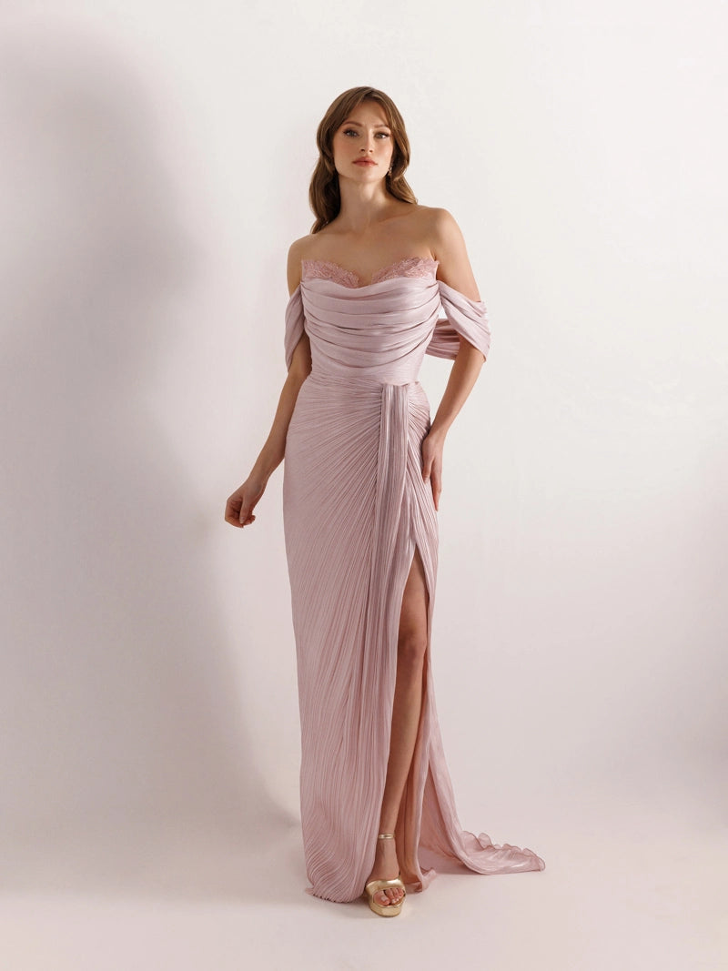 Pudra Rengi Göğsü İşlemeli Straplez Pliseli Abiye Elbise ön görünüm