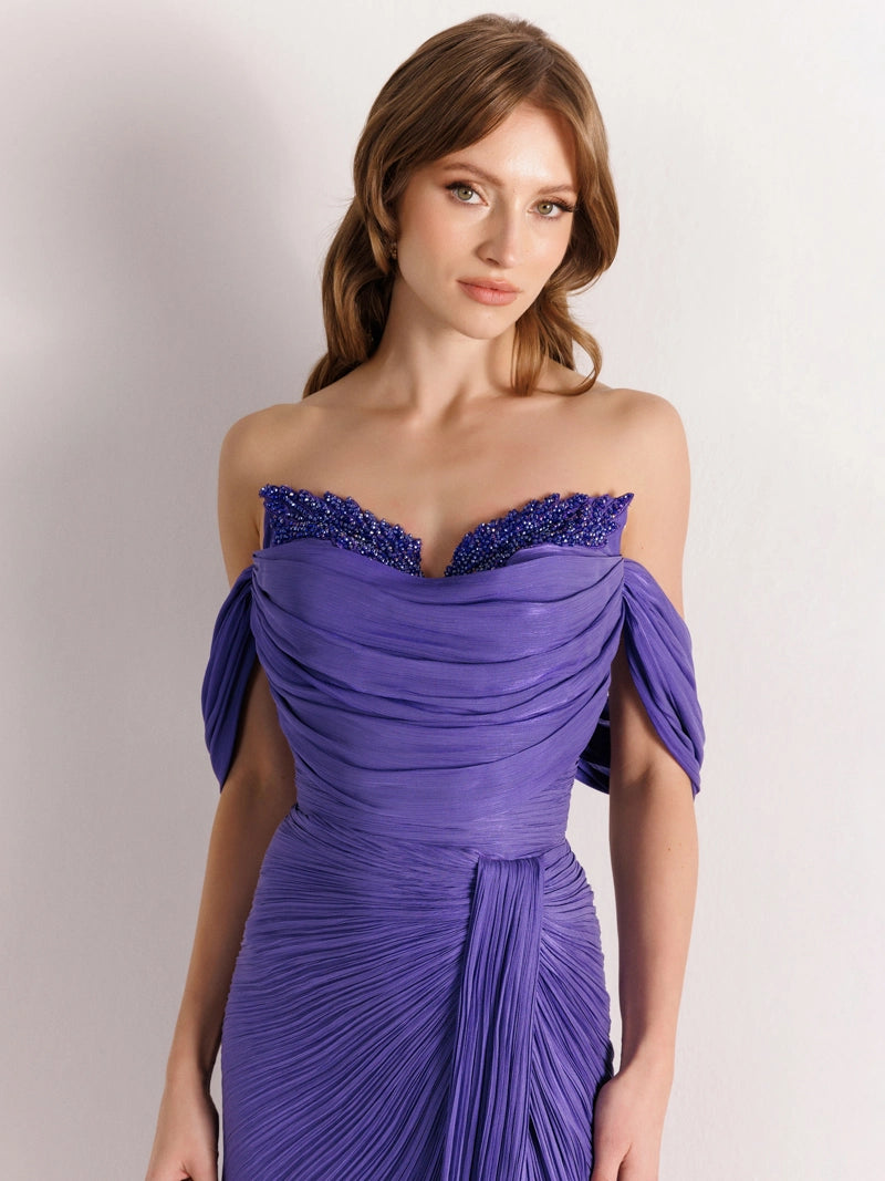 25153-Göğüsü İşlemeli Straplez Pliseli Abiye Elbise