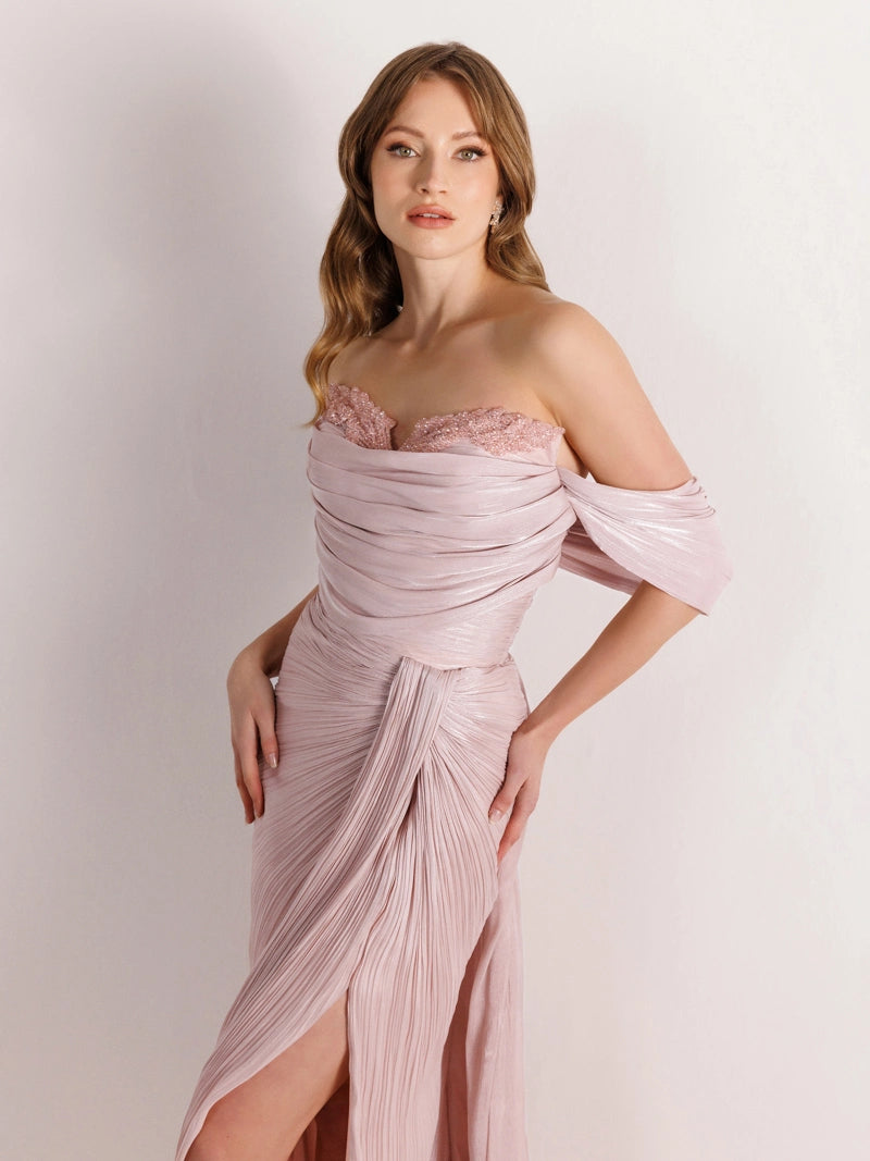 25153-Göğüsü İşlemeli Straplez Pliseli Abiye Elbise