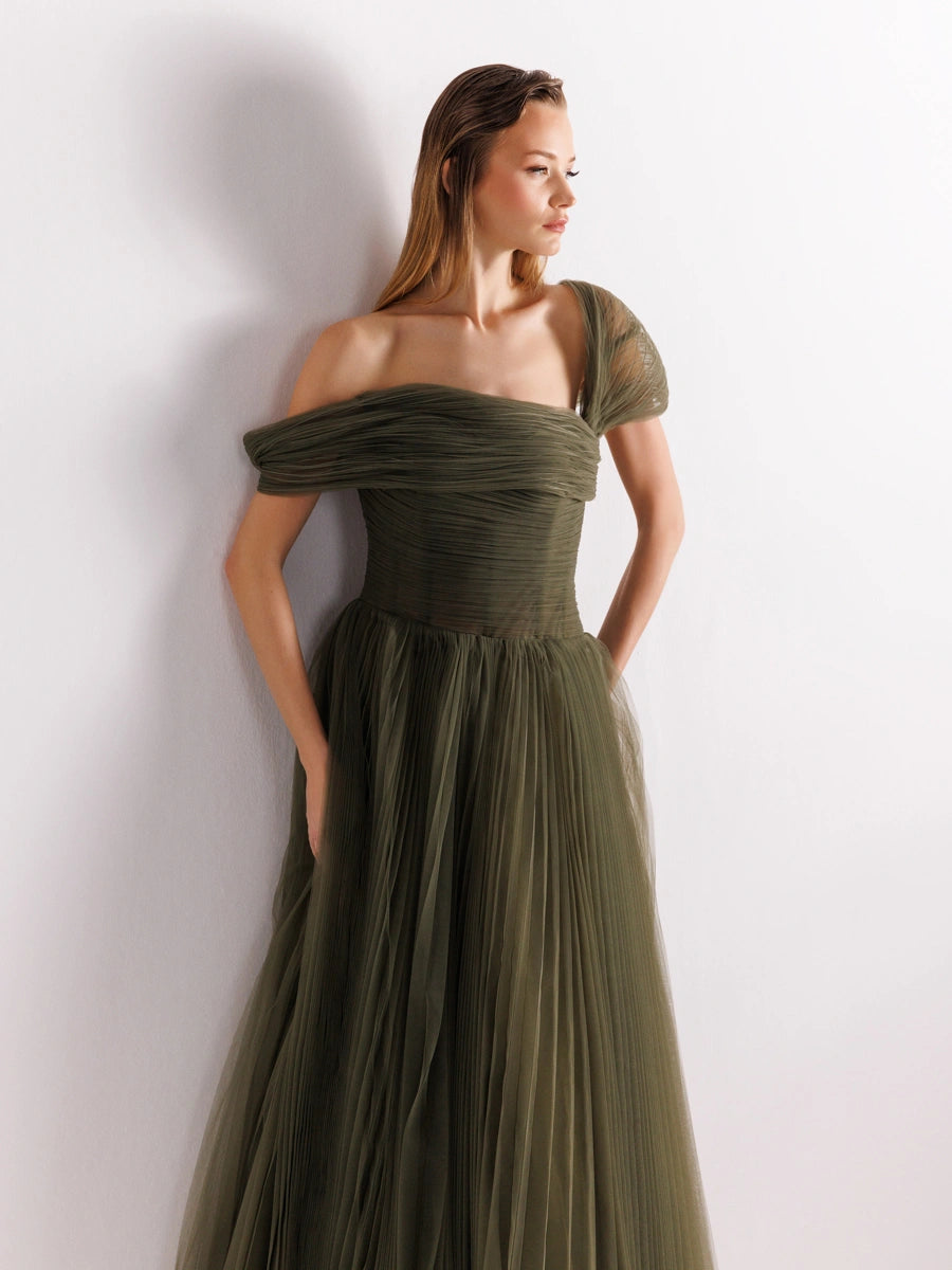 25168-Düşük Omuz Piliseli Kabarık Abiye Elbise