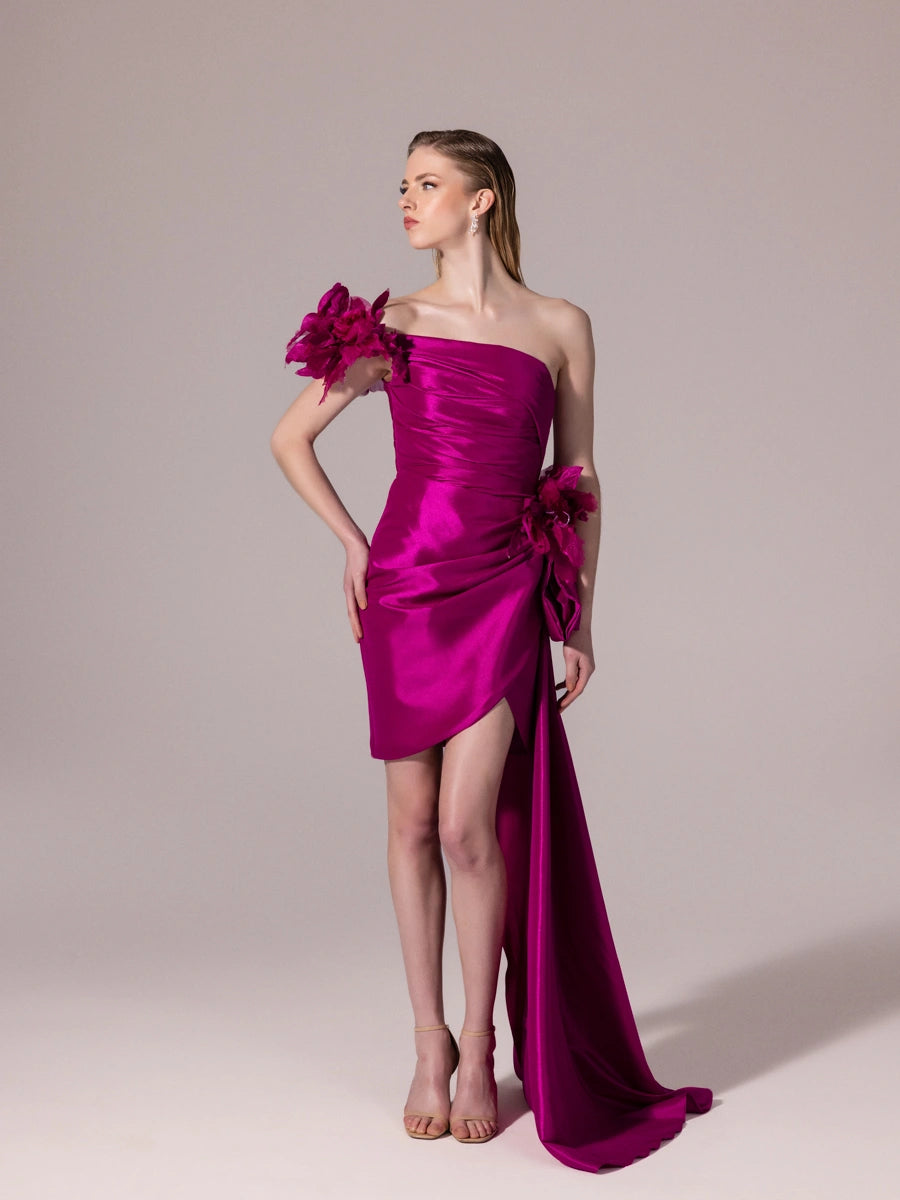 25300-Straplez Çiçek Aksesuarlı Kuyruklu Mini Elbise